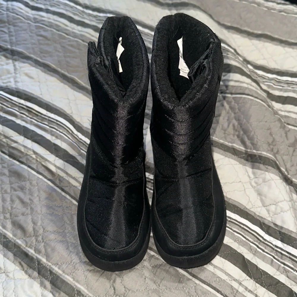 World Famous Sports Kids Youth Black Snow Boots Velcro Closing - Winter Boots